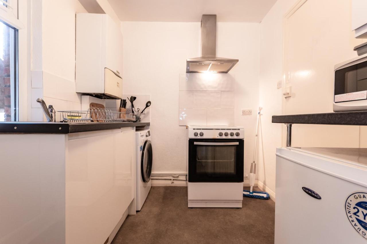 Best Price! Perfect Gunwharf Accommodation - 5 Single Beds Or Kingsize Free Parking Portsmouth Exterior foto